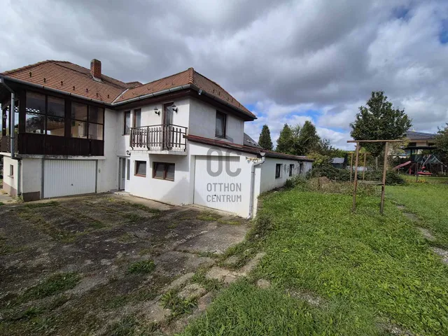 Eladó ház Gyenesdiás 292 nm