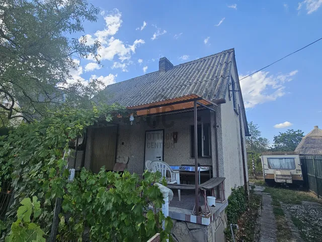Eladó nyaraló Vonyarcvashegy 40 nm
