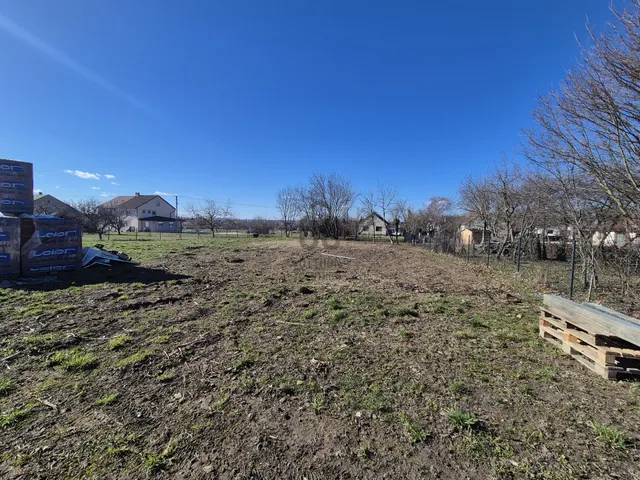 Eladó telek Gyenesdiás 833 nm