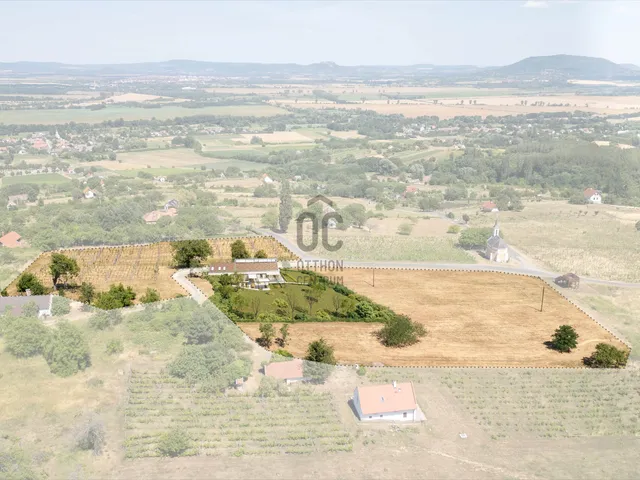Eladó telek Lesenceistvánd 14136 nm