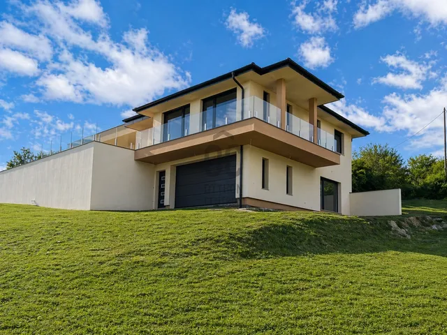 Eladó ház Cserszegtomaj 260 nm