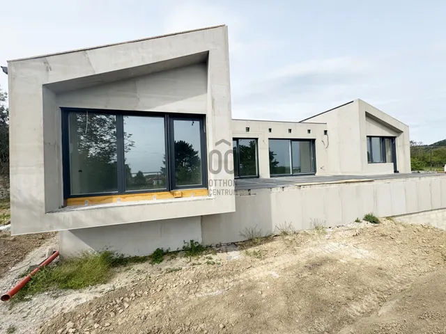 Eladó ház Vonyarcvashegy 247 nm