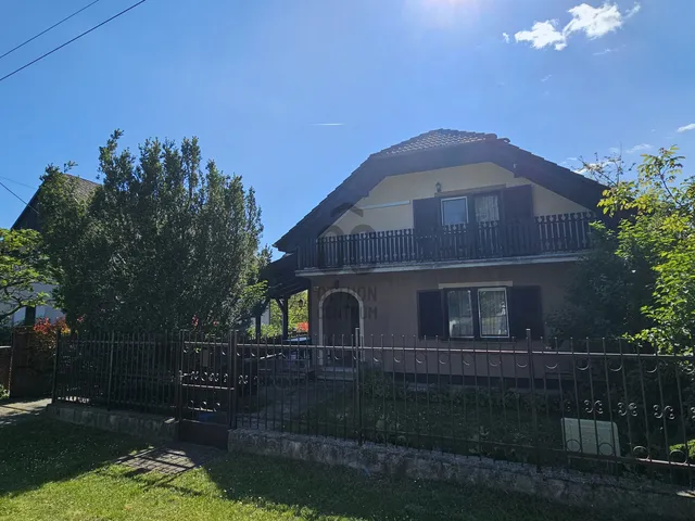 Eladó nyaraló Balatongyörök 152 nm