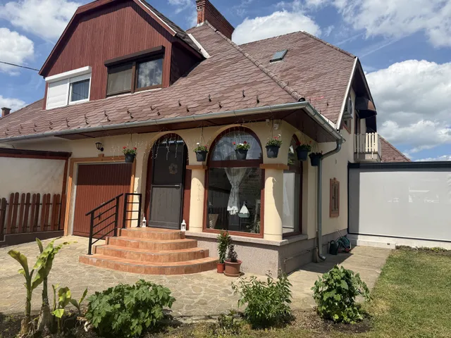 Eladó ház Vonyarcvashegy 145 nm
