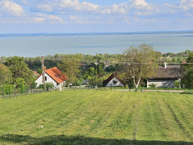 Eladó telek Balatongyörök 2706 nm