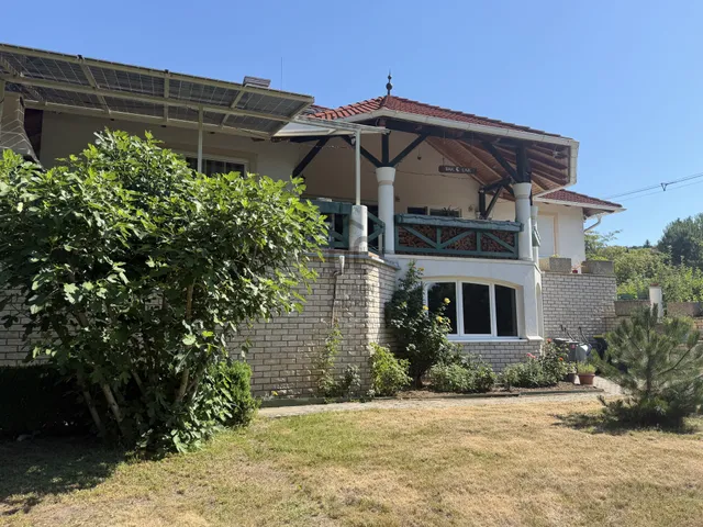 Eladó ház Vonyarcvashegy 375 nm