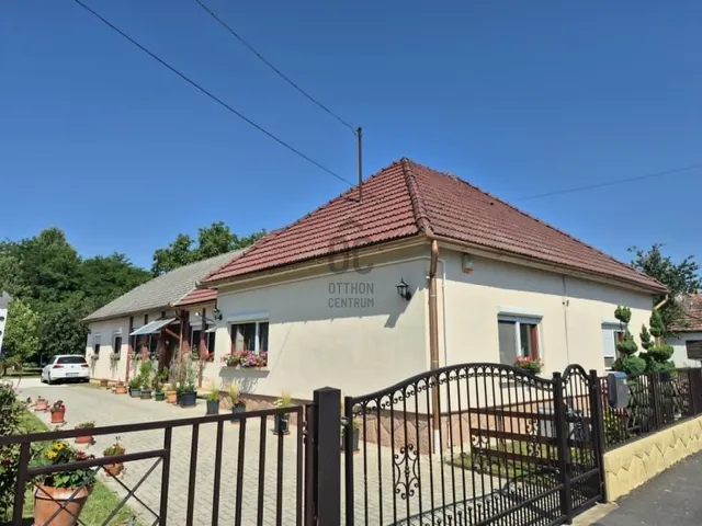 Eladó ház Sármellék 180 nm