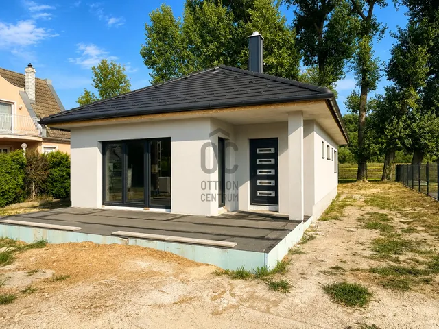 Eladó nyaraló Balatonberény 70 nm
