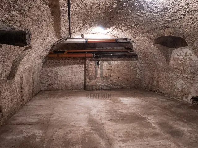 Eladó kereskedelmi és ipari ingatlan Tapolca 200 nm
