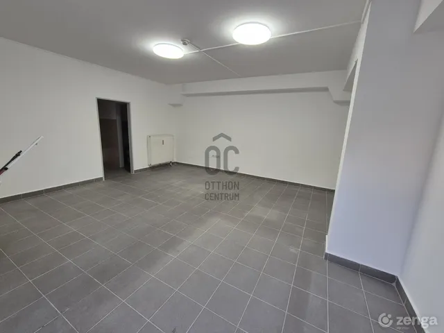 Eladó kereskedelmi és ipari ingatlan Keszthely 58 nm