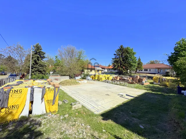 Eladó telek Erdőkertes 696 nm