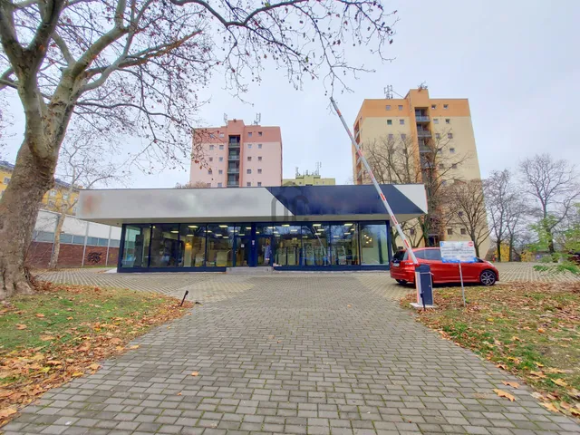 Eladó kereskedelmi és ipari ingatlan Budapest IV. kerület, Újpest 350 nm