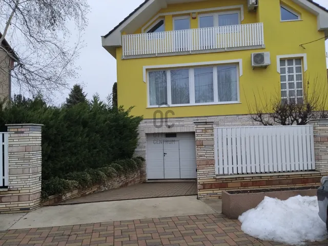 Eladó ház Fót 268 nm