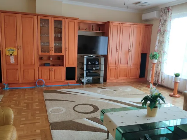 Eladó ház Fót 268 nm