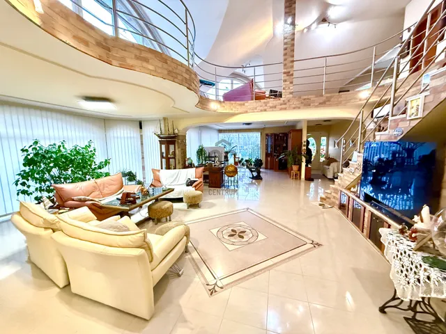 Eladó ház Dunakeszi 287 nm