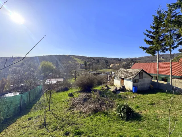 Eladó telek Vác, Gombás 2178 nm