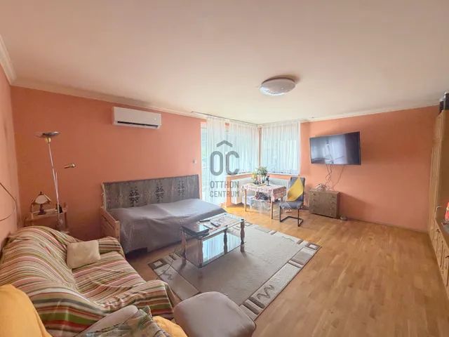 Eladó ház Üröm 261 nm