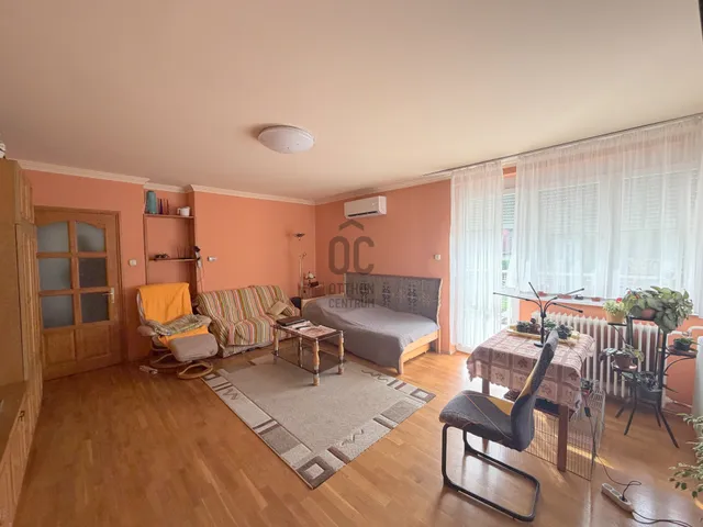 Eladó ház Üröm 261 nm