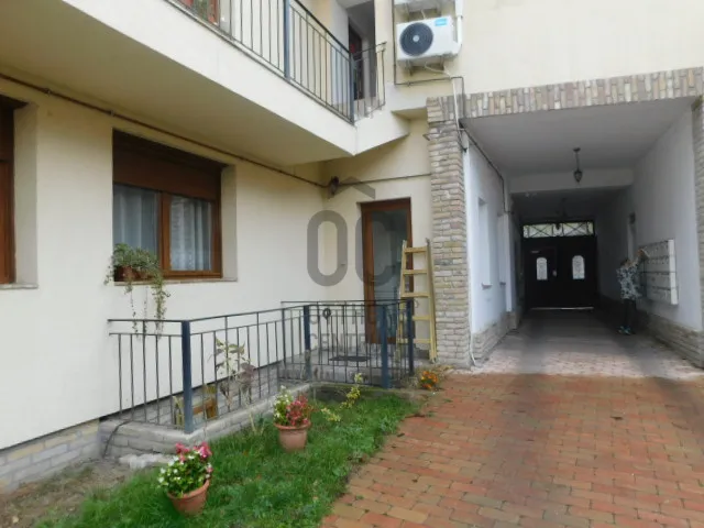 Kiadó kereskedelmi és ipari ingatlan Vác, Burgundia 75 nm