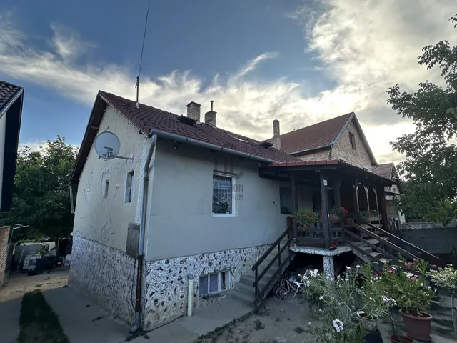 Eladó ház Vác, Deákvár 106 nm