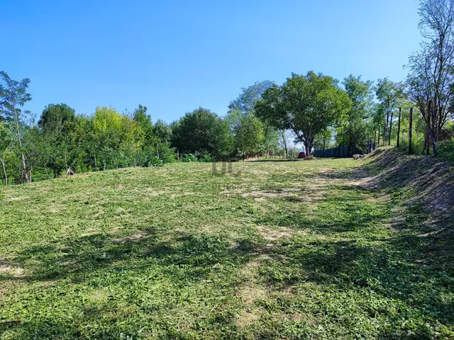 Eladó telek Vácduka 2484 nm