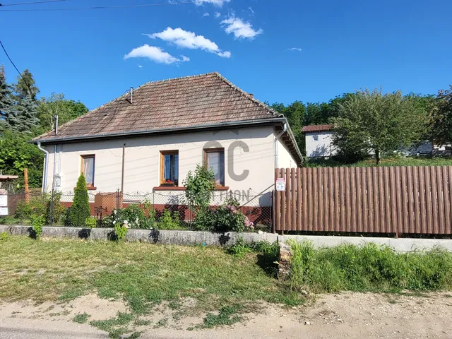 Eladó ház Keszeg 76 nm