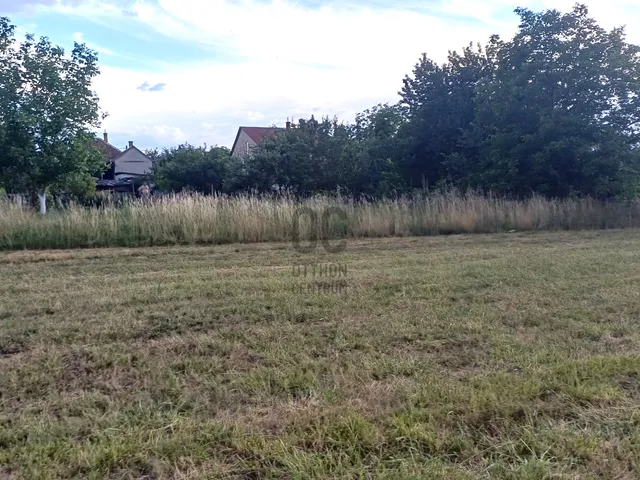 Eladó telek Váchartyán 9298 nm