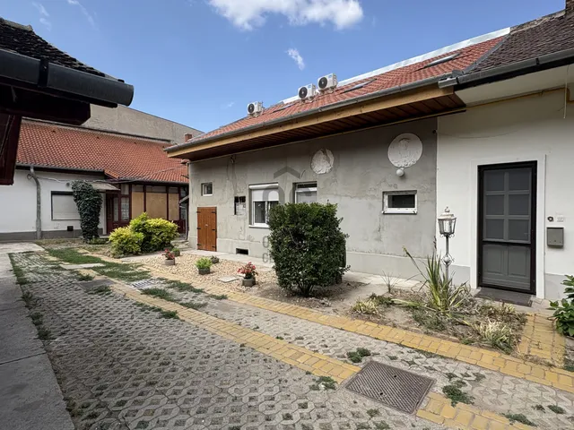 Eladó lakás Vác, Belváros 98 nm