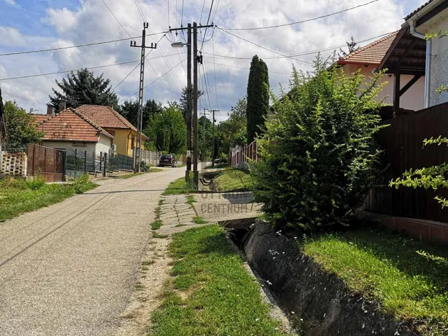 Eladó telek Úny 1748 nm