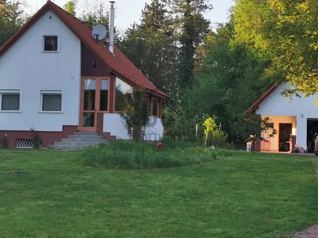 Eladó ház Kisoroszi 129 nm