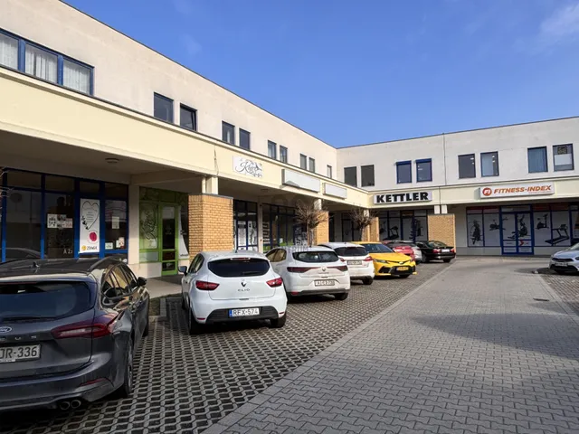 Eladó kereskedelmi és ipari ingatlan Budapest XVII. kerület, Rákoskeresztúr 38 nm