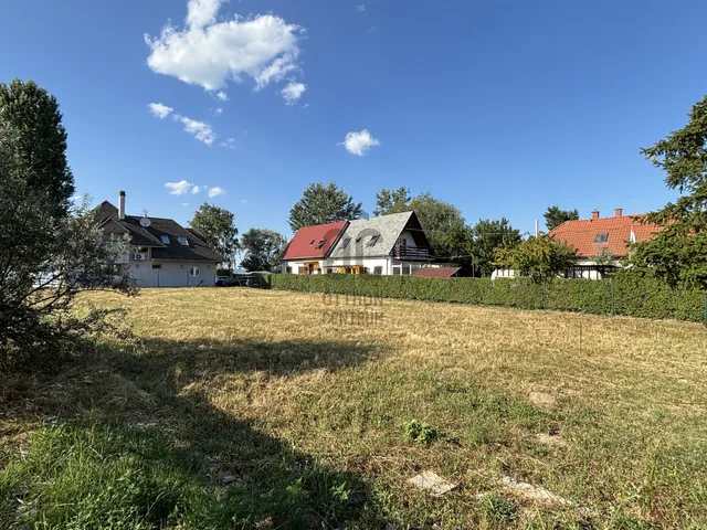Eladó telek Zamárdi 712 nm