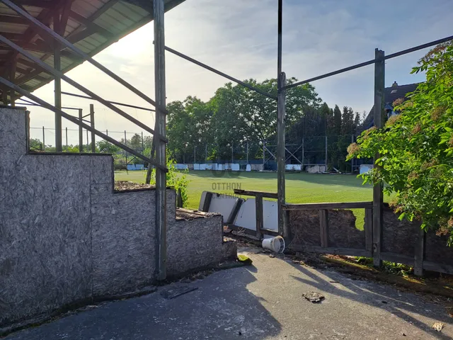 Eladó kereskedelmi és ipari ingatlan Besenyőtelek 211 nm