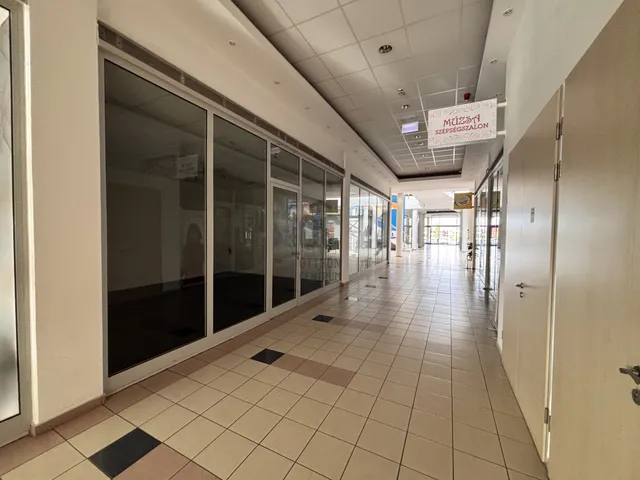 Eladó kereskedelmi és ipari ingatlan Budapest XVII. kerület, Rákoskeresztúr 28 nm