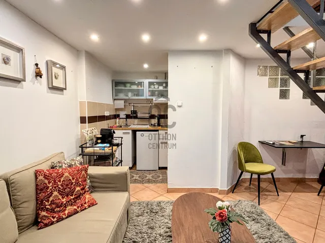 Eladó kereskedelmi és ipari ingatlan Budapest VI. kerület 24 nm