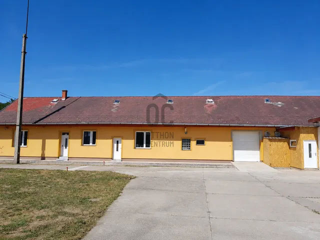 Eladó kereskedelmi és ipari ingatlan Baracska 431 nm