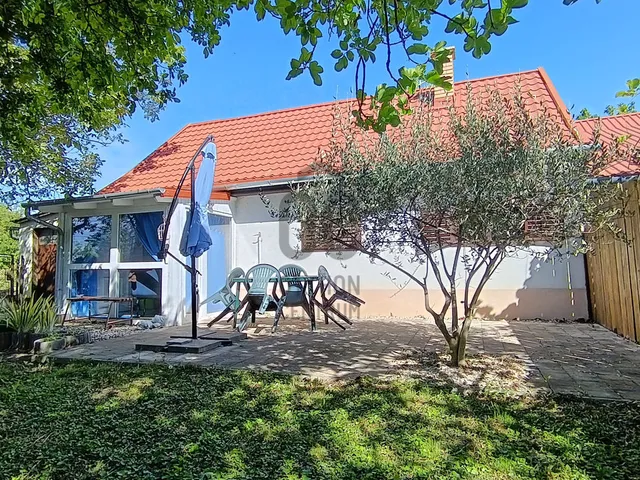 Eladó nyaraló Balatonlelle 58 nm