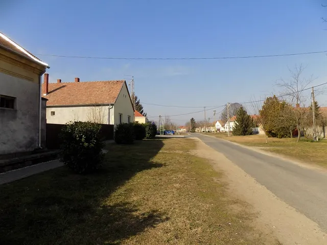 Eladó ház Egyházaskesző 262 nm