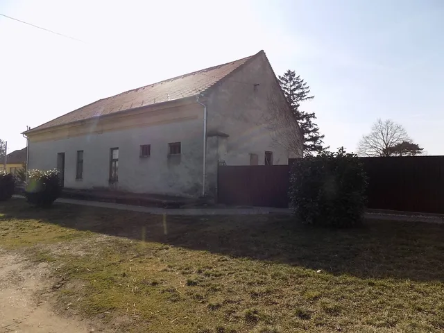Eladó ház Egyházaskesző 262 nm