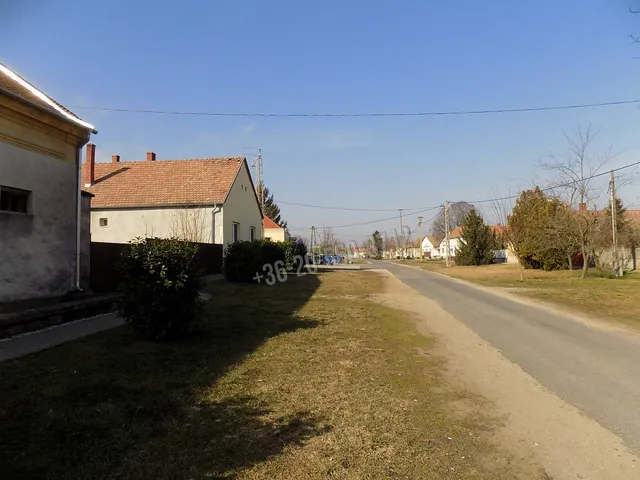 Eladó ház Egyházaskesző 262 nm