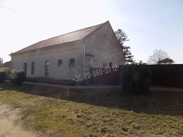 Eladó ház Egyházaskesző, Kossuth Lajos utca 262 nm
