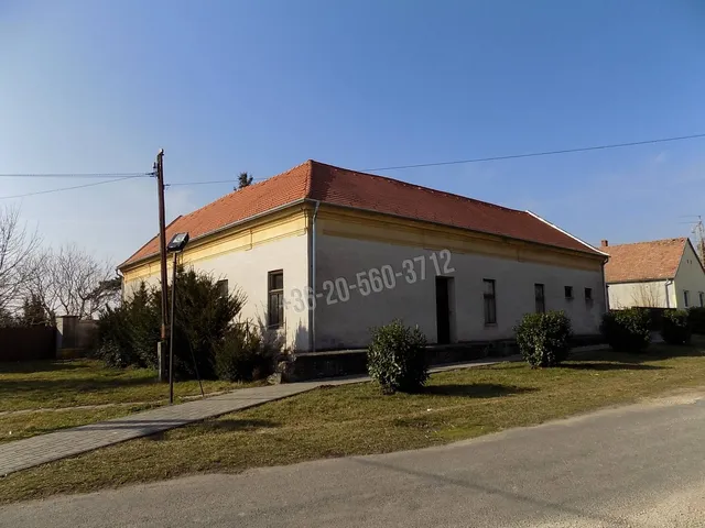 Eladó ház Egyházaskesző, Kossuth Lajos utca 262 nm