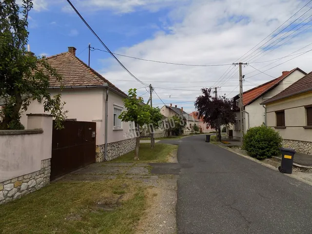 Eladó ház Pápa, Tókert, Vályi F. utca 73 nm