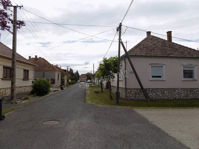 Eladó ház Pápa, Tókert, Vályi F. utca 73 nm