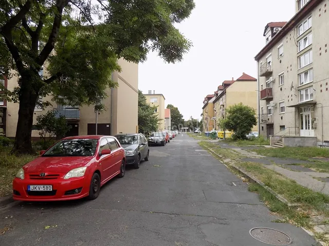 Eladó lakás Pápa, Tókert, Vajda Péter lakótelep 53 nm