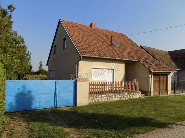 Eladó ház Mezőlak, Arany János utca 104 nm