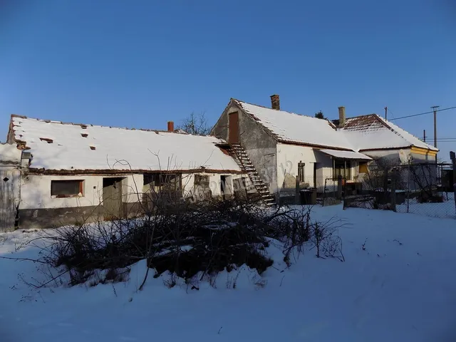 Eladó ház Egyházaskesző, Vasút utca 72 nm