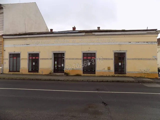 Eladó kereskedelmi és ipari ingatlan Tapolca, Belváros 341 nm