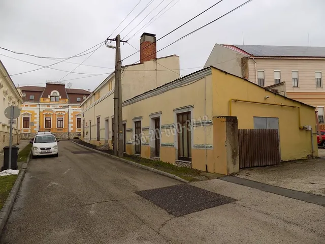 Eladó kereskedelmi és ipari ingatlan Tapolca, Belváros 341 nm