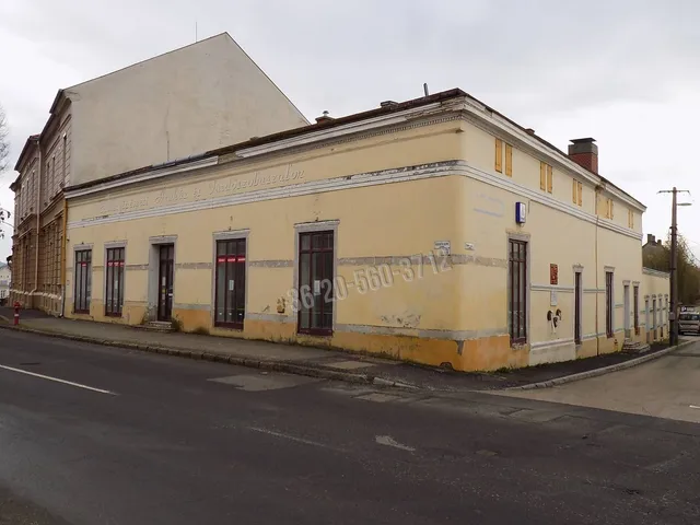 Eladó kereskedelmi és ipari ingatlan Tapolca, Belváros, Kossuth Lajos utca 341 nm